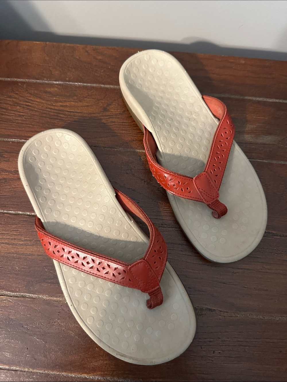 Vionic Red Cutout Thong Sandals